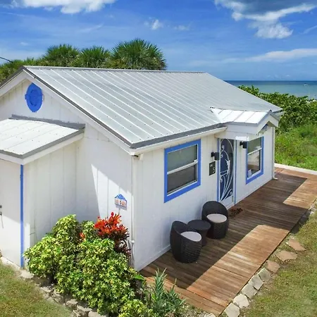 Binnie'S Beachfront Bungalow